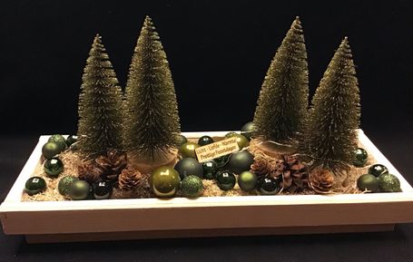 lichtbakje met kerstbomen en kerstballen