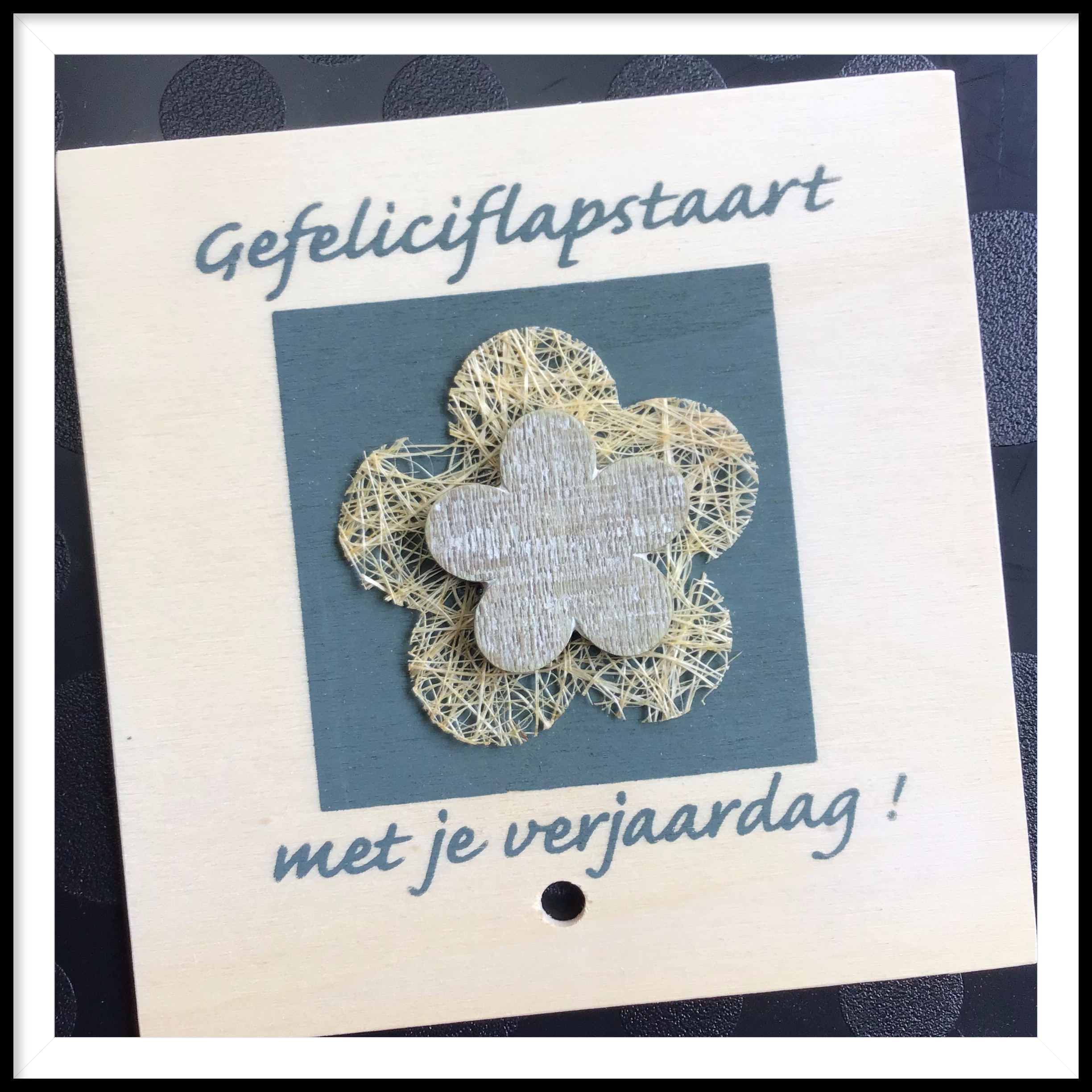 Houten wenskaart jarig, gefeliciflapstaart