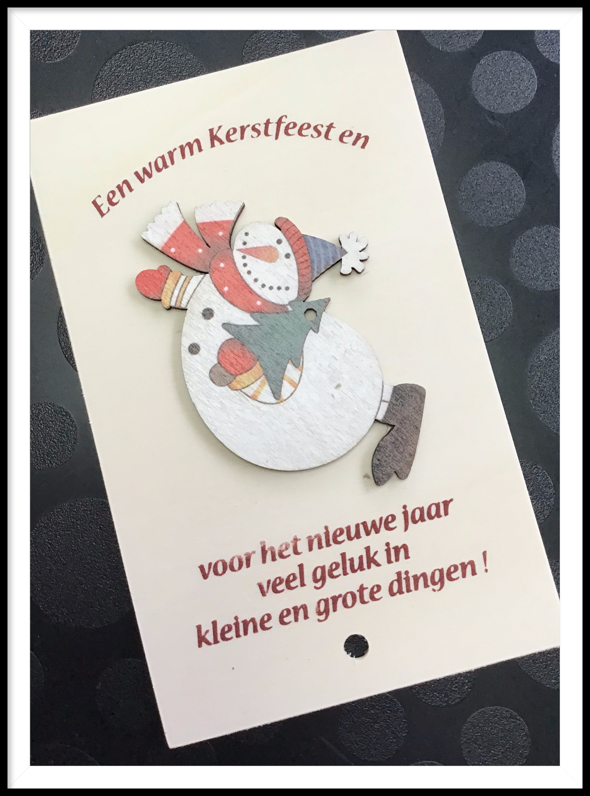Houten wenskaart sneeuwman